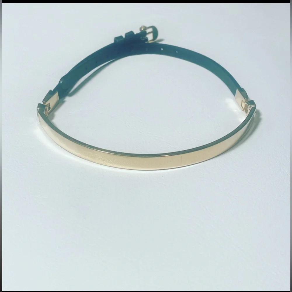 Henri Bendel gold tone and leather choker. - Picture 2 of 3